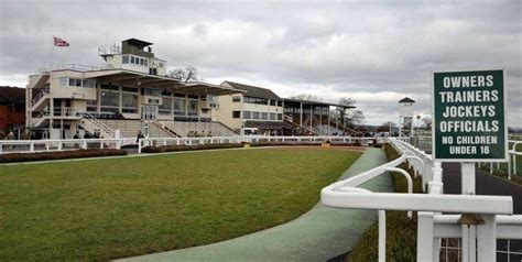 Taunton racecourse. | Horse racing uk, Taunton, Racecourse