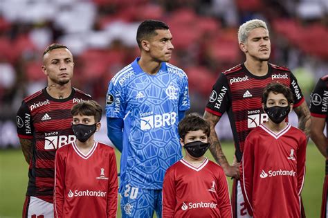 Titular Absoluto Do Flamengo Na Era Dorival Santos Se Despede Do