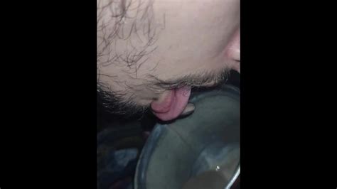 チョコレートの汚れたトゥンゲをなめる Pornhub Gay
