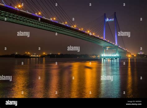 Night view of vidyasagar setu hi-res stock photography and images - Alamy