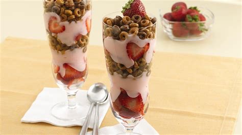 Strawberry-Chocolate Cheerios* Parfaits - Life Made Delicious