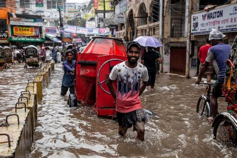 Las Fuertes Lluvias Provocan Inundaciones En Chittagong Bangladesh