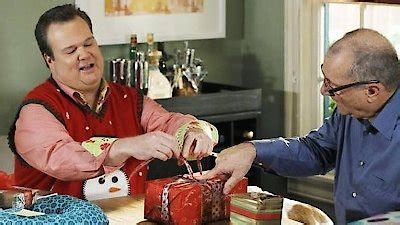 Watch Modern Family Season 3 Episode 10 - Express Christmas Online Now