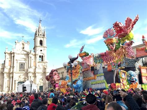 Carnevale di Acireale è considerato il più bello della Sicilia