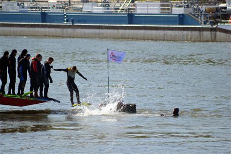 Wiesbadenaktuell Gemeinschaftliches Anschwimmen im Rhein unterstützt