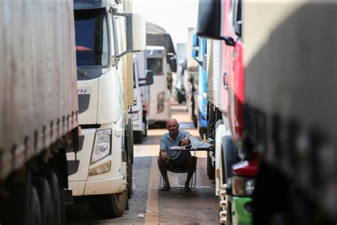 Brazilian Truckers Protest Bolsonaro Loss Block Hundreds Of Roads