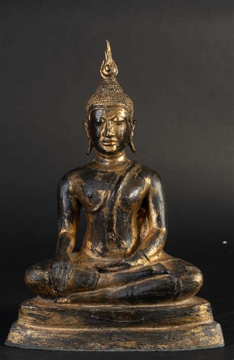 Buddha Nello Stile Sukhotai In Bronzo Laccato Con Tracce Di Doratura