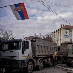 Spannungen im Kosovo Barrikaden werden geräumt Misstrauen bleibt