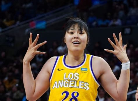 Wnba：李月汝只打7分钟3中1仅2分 三节被弃用难阻火花惨败 球迷屋