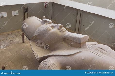 Estatua De Granito Rojo De Ramesses Ii En Memphis Egypt Imagen