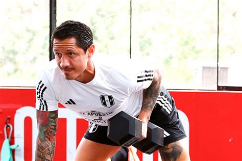 Gianluca Lapadula se sumó a los entrenamientos de la Bicolor