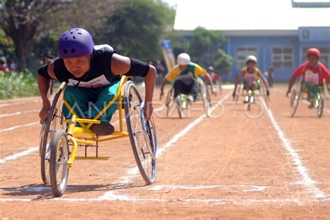 BALAP KURSI RODA ANTARA Foto