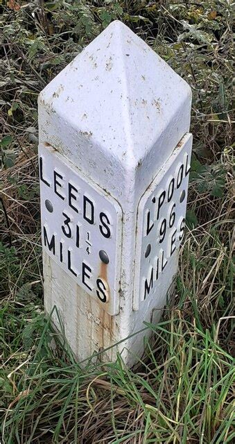 Milepost On SW Side Of Leeds Liverpool Roger Templeman Cc By Sa