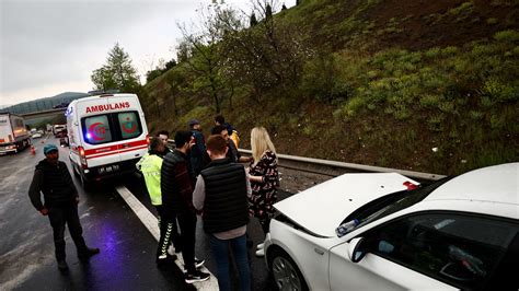 Anadolu Otoyolu Nda Zincirleme Trafik Kazas Nda Ki I Yaraland Bolu