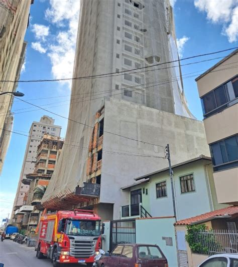 Caminh O Toneladas De Cerveja Tem Carga Saqueada Ap S Tombar Na