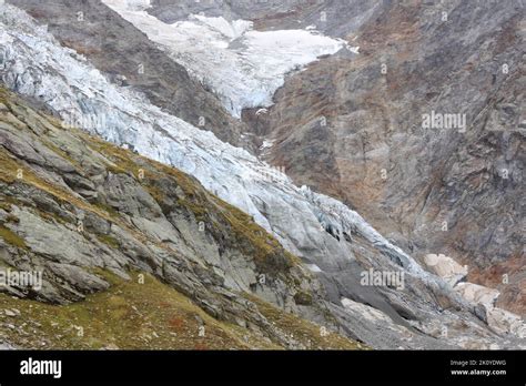 Séracs du glaciar de Bionnassay Fonte et chutes de blocs Vue du Nid