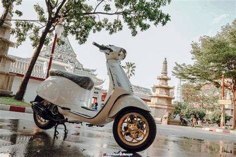 Vespa Sprint Simpel Elegan Kaki Kaki Baru Sarat Nuansa Mewah Halaman 2