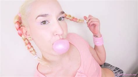 Blowing Big Bubblicious Bubblegum Bubbles Plus A Blowjob Xxx Mobile Porno Videos And Movies