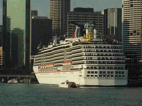 Cruise Ship With 800 COVID-19 Cases Docks in Sydney - GreekReporter.com