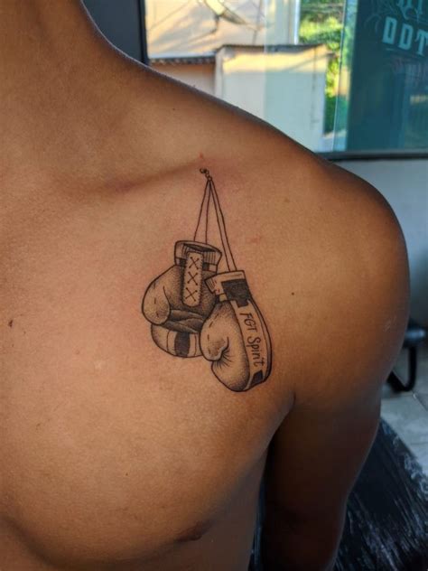 Pin Em Tattoo Em Tatuagem De Luvas De Boxe Tatuagem Muay Thai