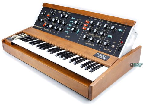 Moog Minimoog Vintage Synth Explorer