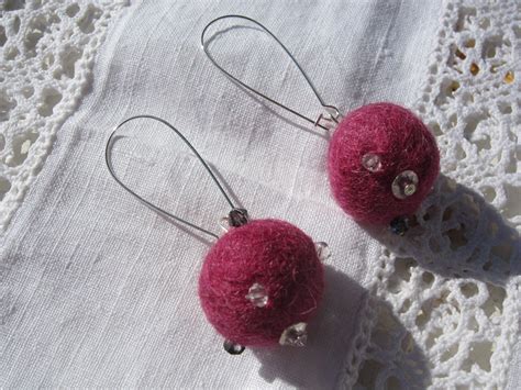 Boucles D Oreille Boules De Laine Feutr E Et Perles Cristal Jewelry