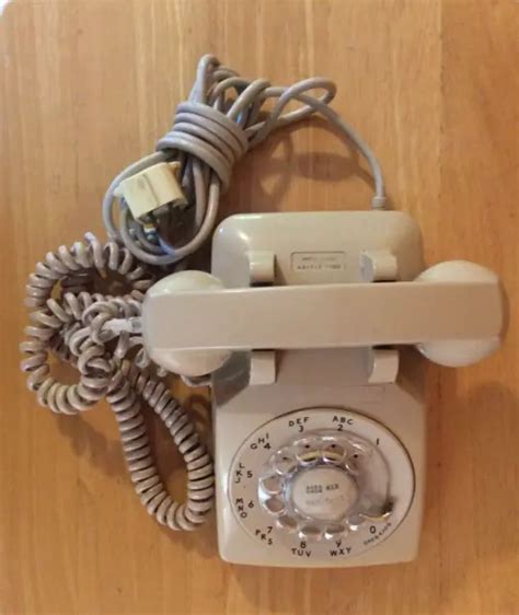 Vintage S Bell Systems Rotary Dial Telephone Beige Desk Phone