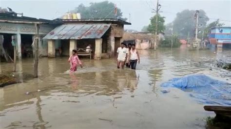 सिद्धार्थनगर में बूढ़ी राप्ती नदी का जलस्तर बढ़ने से बांध टूटा सैकड़ों