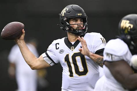 Wake Forest QB Sam Hartman returns with 300 yards, 4 TDs vs. Vanderbilt