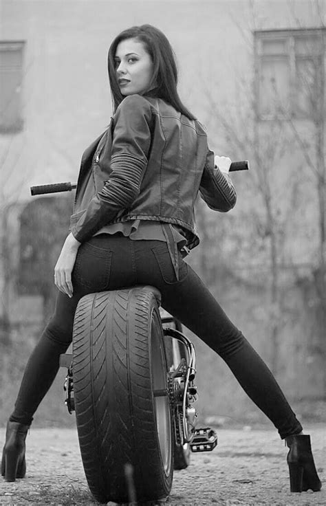 Pin By Bradley Ford On Biker Chick S Biker Girl Motorcycle Momma