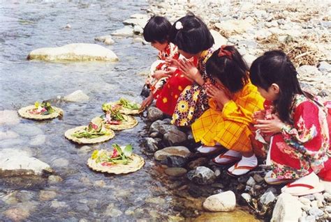 無病息災を願う流しびな・鳥取県鳥取市で「もちがせ流しびな」開催｜ウォーカープラス