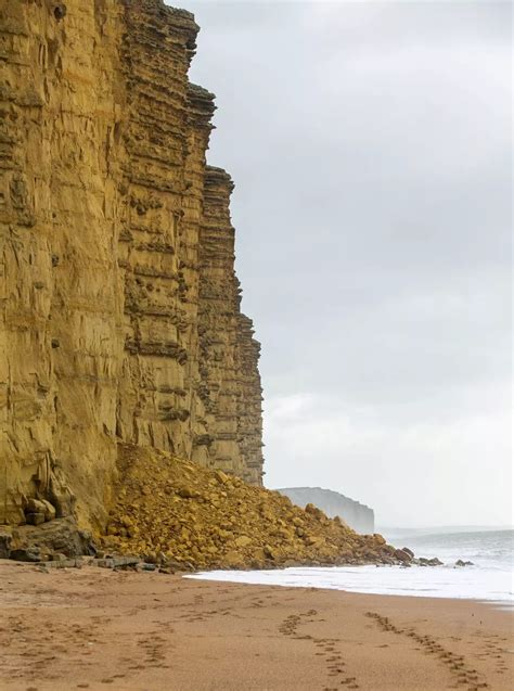 West Bay Cliff Collapse Photos Show Aftermath After 1 000 Ton Rockfall At Iconic Dorset Tourist