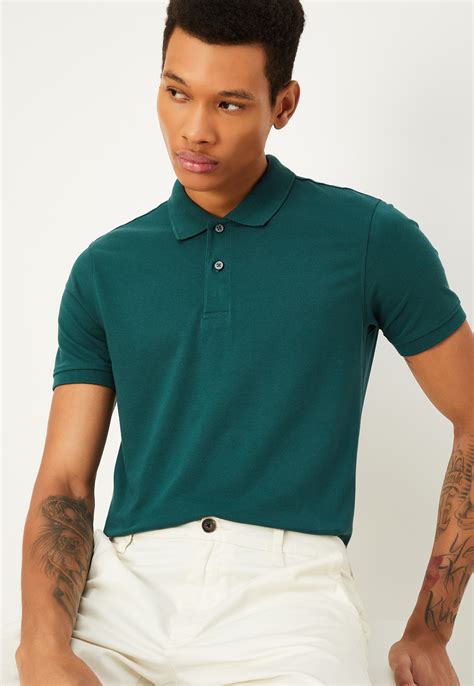 Buy Men Slim Fit Solid Polo T Shirt Online At Just Rs 3990 1000013931758 Max Fashion