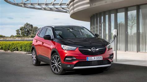 Opel Grandland X Plug-In Hybrid4 Unveiled With 300 HP and AWD