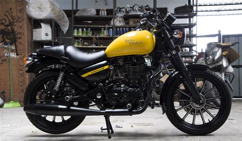 You Will Fall In Love With This Royal Enfield Thunderbird