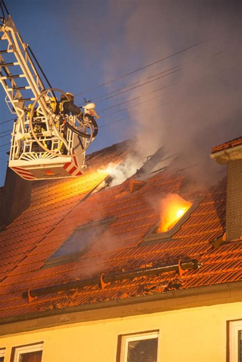 Geb Ude Nach Brand Einsturzgef Hrdet