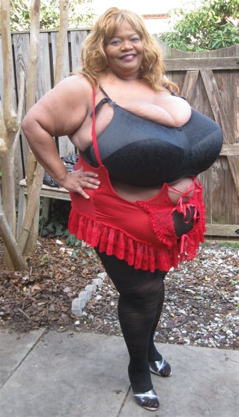 Woman With Worlds Largest Natural Breasts On How Her 102ZZZ Cup Assets