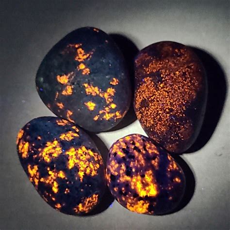 Yooperlite Stones Fluorescent Sodalite Rocks From Lake Superior Glow