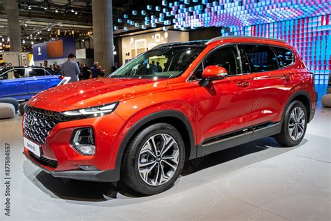 Foto De New 2020 Hyundai Santa Fe Car Showcased At The Frankfurt Iaa