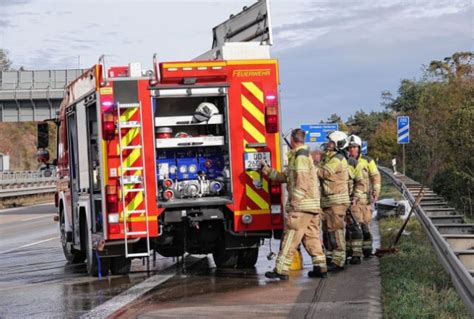 LKW gerät auf der A4 bei Dresden in Brand