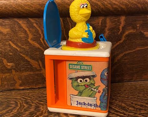 Vintage Playskool Sesame Street Jack In The Box Big Bird Toy