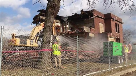 Detroit wrecks abandoned school, marks 100th commercial demolition ...