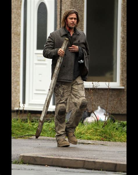 Photo Brad Pitt Déambulant Ensanglanté Sur Le Tournage De World War Z