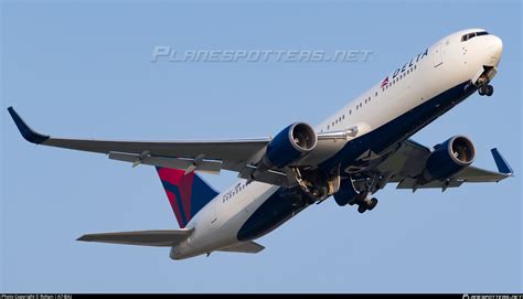 N Dz Delta Air Lines Boeing Er Wl Photo By Rohan A Baj