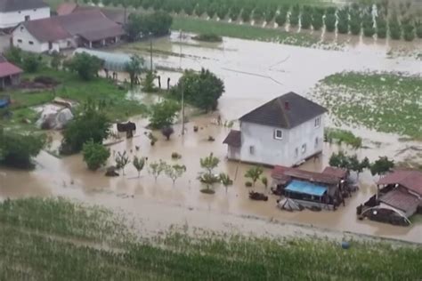 Srbija Zbog Poplava Vanredna Situacija U Lokalne Samouprave