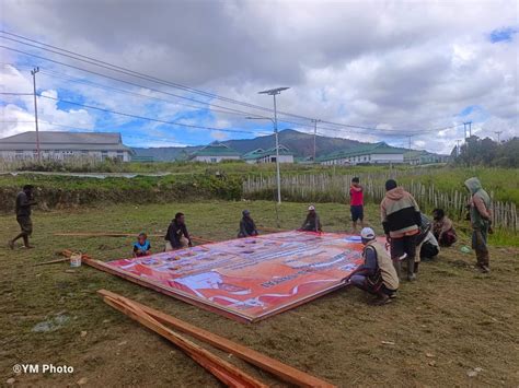 Pemasangan Baliho Caleg DPRD | DPD PKS Kabupaten Deiyai