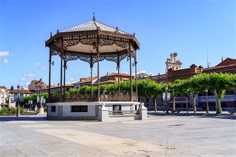 Plaza Monumental De La Alcala De Henares Patrimonio Mundial De Madrid