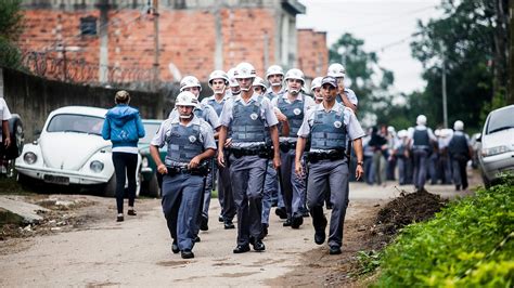 Polícia suspende ação de reintegração de posse em terreno na zona leste