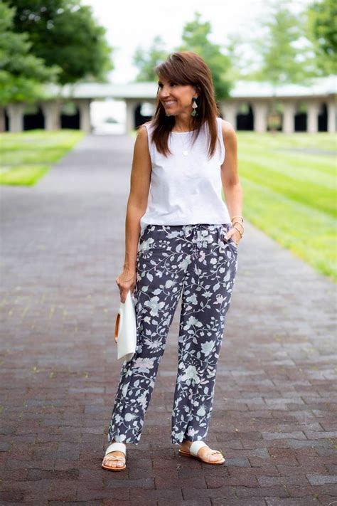 Summer Floral Pants From Loft Cyndi Spivey Floral Pants Outfit