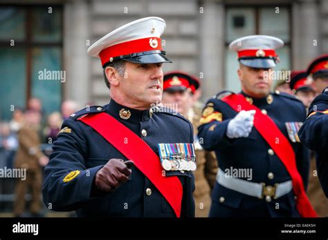 Dress uniform marines hi-res stock photography and images - Alamy